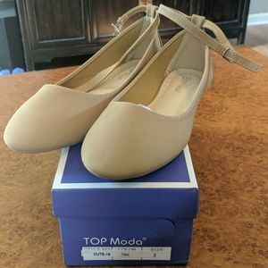 Top Moda tan ankle strap flats Sz 8